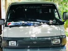 Nissan R2 1996 Van