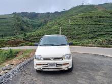 Nissan Serina 1994 Van