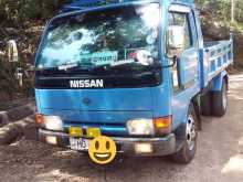 Nissan Tipper 2003 Lorry