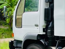 https://riyasewana.com/uploads/nissan-tipper-2720080017425.jpg