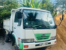 Nissan UD 2011 Lorry