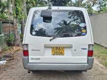 Nissan Vanette 2000 Van