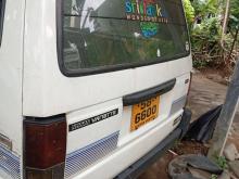 Nissan Vente 1993 Van