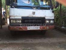 Nissan VRG 1986 Van