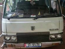 Nissan Vrg 1991 Van