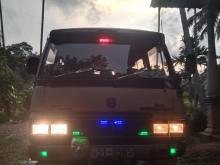 Nissan Vrg 1985 Van