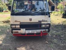 Nissan Vrg 1985 Van
