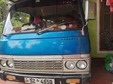 Nissan Vrg 1985 Van