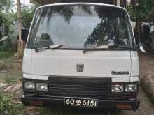 Nissan Vrg 1987 Van