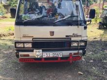 Nissan Vrg 1985 Van