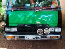 Nissan Vrg 1985 Van