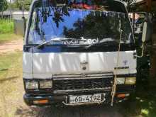 Nissan VYGE 1982 Van