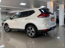 https://riyasewana.com/uploads/nissan-x-trail-2017-1620354212702.jpg