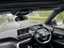 https://riyasewana.com/uploads/peugeot-3008-gt-2710425317185.jpg