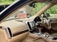 https://riyasewana.com/uploads/porsche-cayenne-s-46372817386.jpg