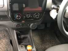 https://riyasewana.com/uploads/renault-kwid-auto-2016-210201812404.jpg