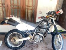 Suzuki DR 2010 Motorbike