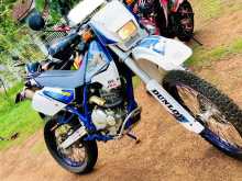 Suzuki DR 2009 Motorbike