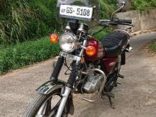 Suzuki GN125 2000 Motorbike