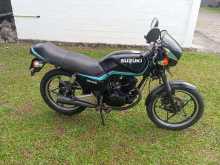 Suzuki GS125 2000 Motorbike