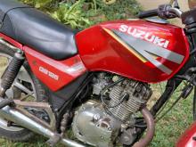 Suzuki GS125 2000 Motorbike