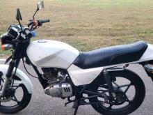 Suzuki GS125 2000 Motorbike