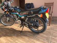 Suzuki GS125 2000 Motorbike