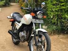 Suzuki GS125 2000 Motorbike