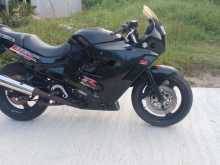 Suzuki GSX 400F 2002 Motorbike