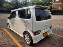 https://riyasewana.com/uploads/suzuki-suzuki-wagon-2017-139064012472.jpg