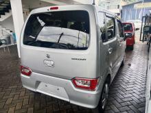 https://riyasewana.com/uploads/suzuki-wagan-r-27821306064.jpg