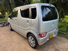 https://riyasewana.com/uploads/suzuki-wagonr-fx-2017-320324412672.jpg