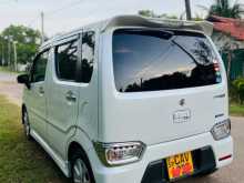 https://riyasewana.com/uploads/suzuki-wagonr-stingray-2017-178164612212.jpg