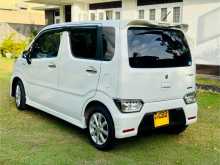 https://riyasewana.com/uploads/suzuki-wagonr-stingray-2018-1117235312152.jpg