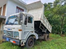 https://riyasewana.com/uploads/tata-tipper-1615-181123026783.jpg