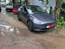 Tesla Model Y 2024 SUV