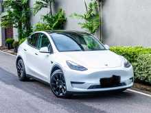 Tesla Model Y 2024 SUV