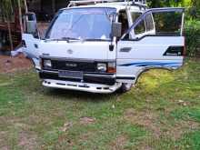 Toyota 0713063925 1986 Van