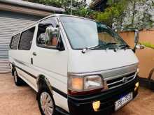 Toyota Dolphin 2002 Van