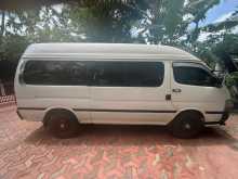 Toyota Dolphin 182 2000 Car