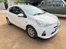 https://riyasewana.com/uploads/toyota-aqua-108544617295.jpg