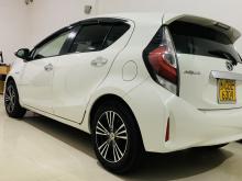 https://riyasewana.com/uploads/toyota-aqua-111373417615.jpg