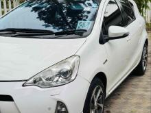 https://riyasewana.com/uploads/toyota-aqua-1117140924662.jpg