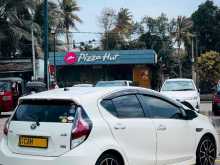 https://riyasewana.com/uploads/toyota-aqua-112109444953.jpg