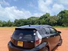 https://riyasewana.com/uploads/toyota-aqua-113050122442.jpg