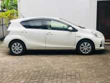 https://riyasewana.com/uploads/toyota-aqua-1220542662.jpg