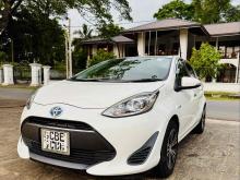 https://riyasewana.com/uploads/toyota-aqua-1221443524412.jpg
