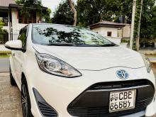 https://riyasewana.com/uploads/toyota-aqua-1221443524571.jpg