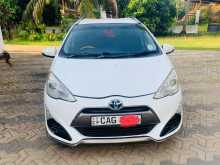 https://riyasewana.com/uploads/toyota-aqua-1417552452.jpg