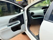 https://riyasewana.com/uploads/toyota-aqua-1612011917105.jpg